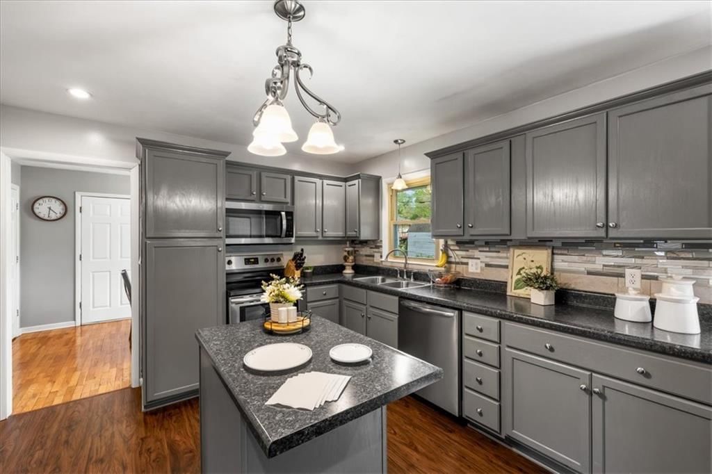 1807 Seneca Street — photo 10