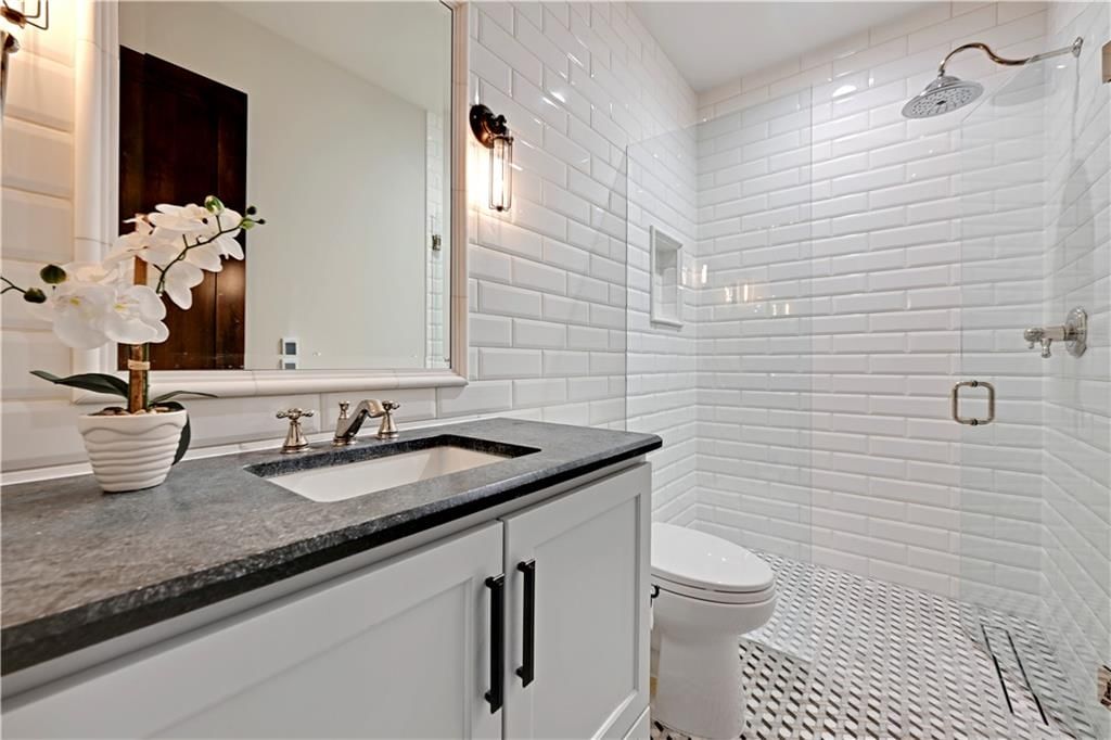 770 Suffolk Lane — photo 33