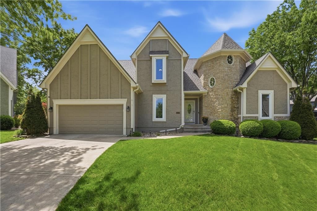 14220 S Brougham Drive, Olathe, KS
