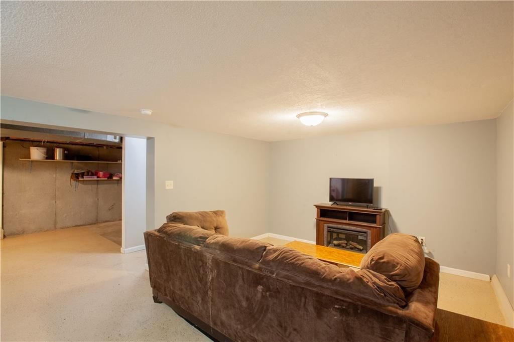 706 W 16th Street — photo 18
