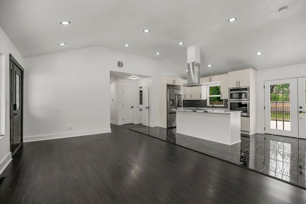 9806 Bennington Avenue — photo 4