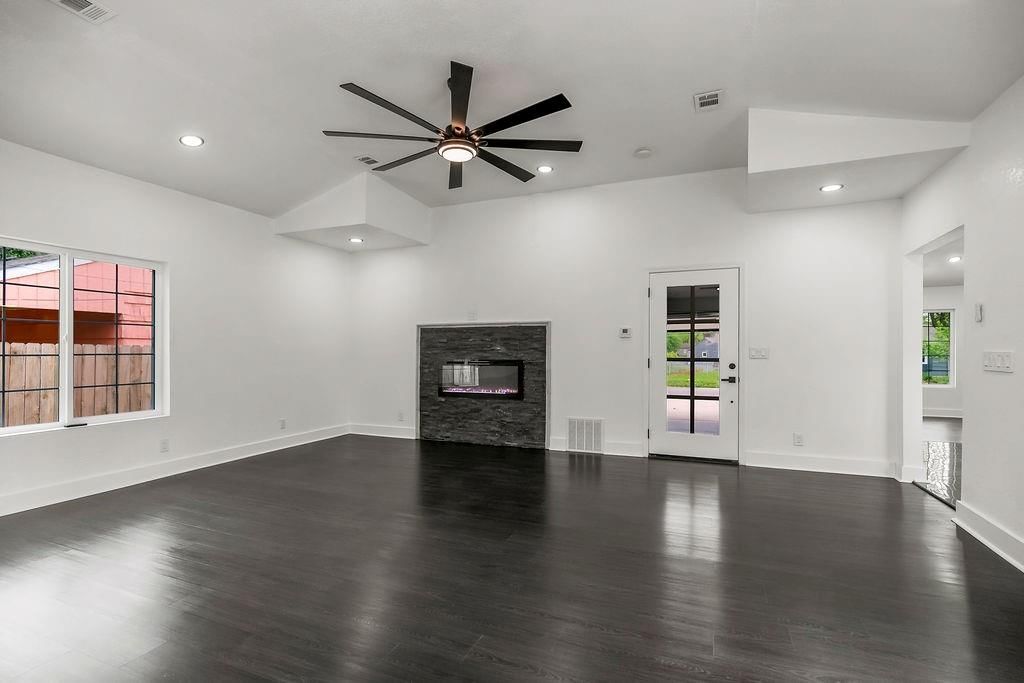 9806 Bennington Avenue — photo 19