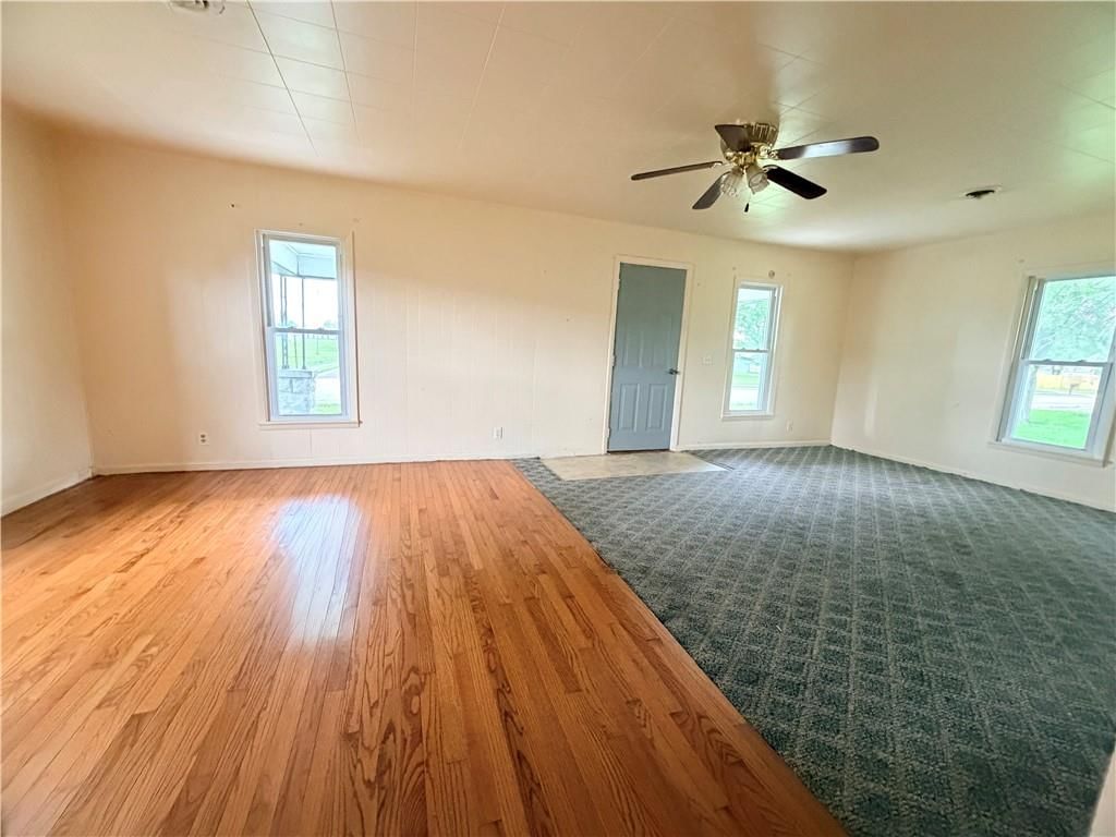 1418 N Cottonwood Street — photo 2