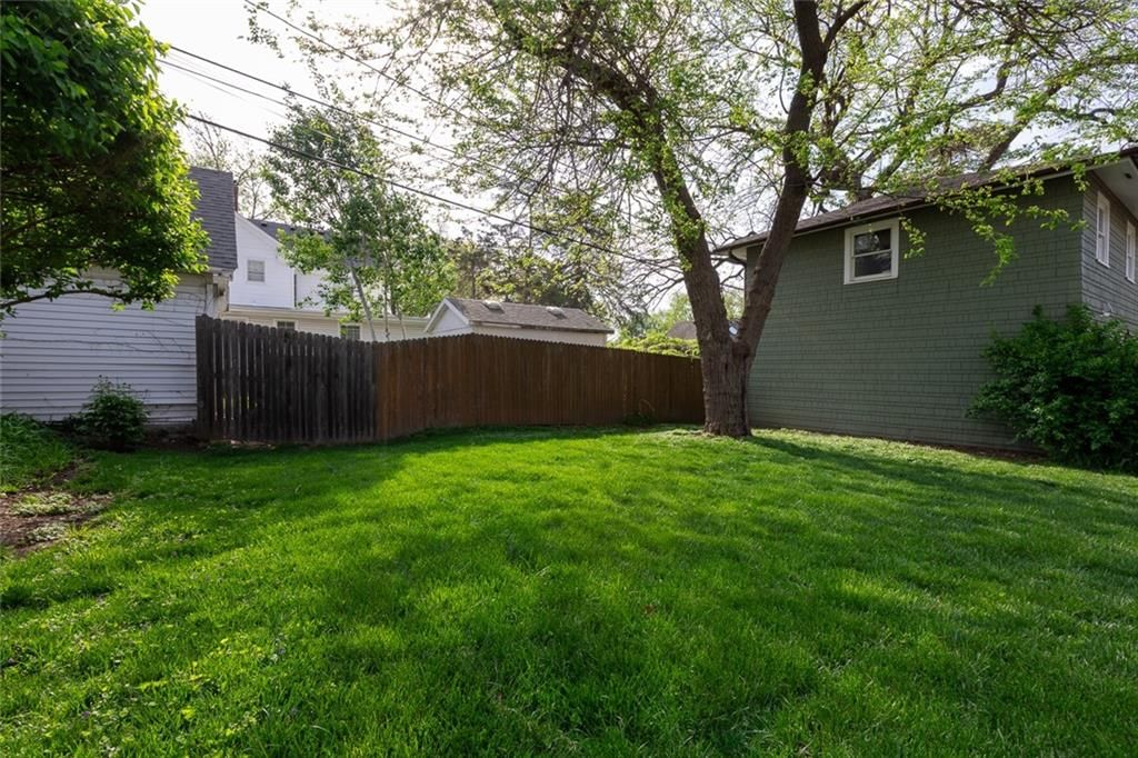 7329 Ward Parkway — photo 35