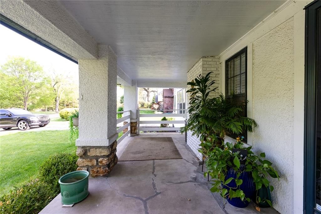 7329 Ward Parkway — photo 36