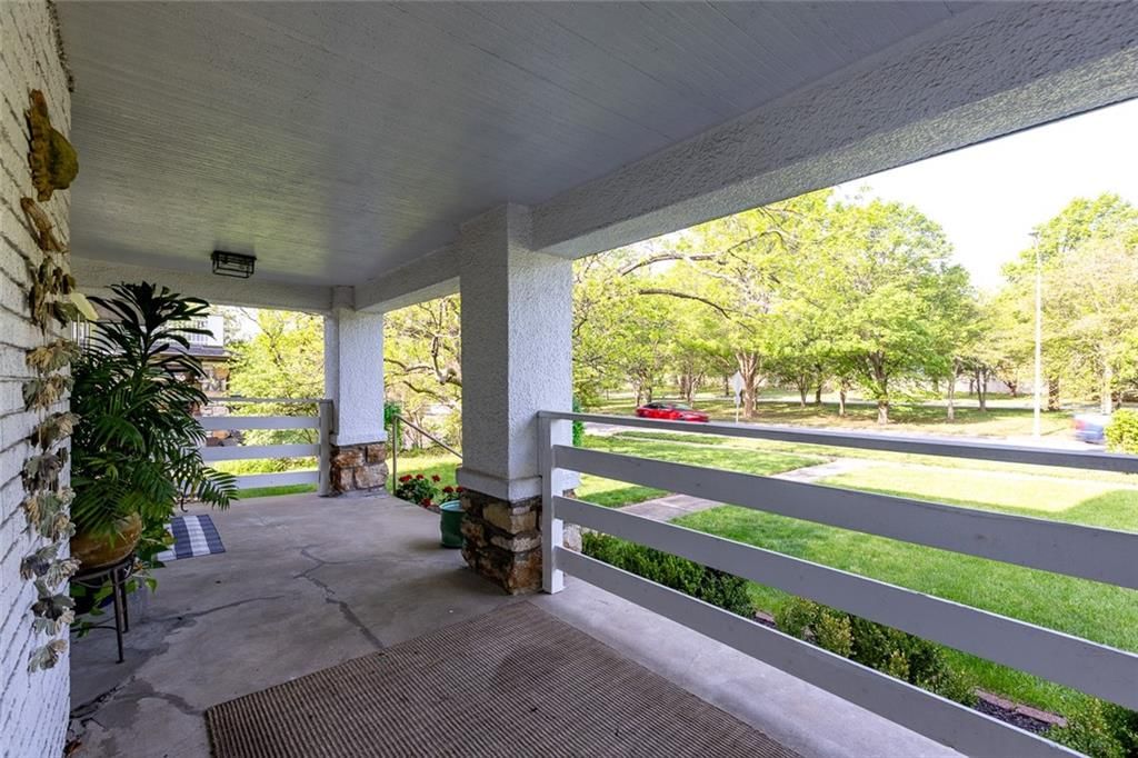7329 Ward Parkway — photo 37