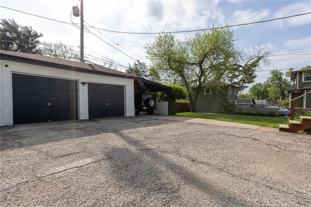 7329 Ward Parkway — photo 39