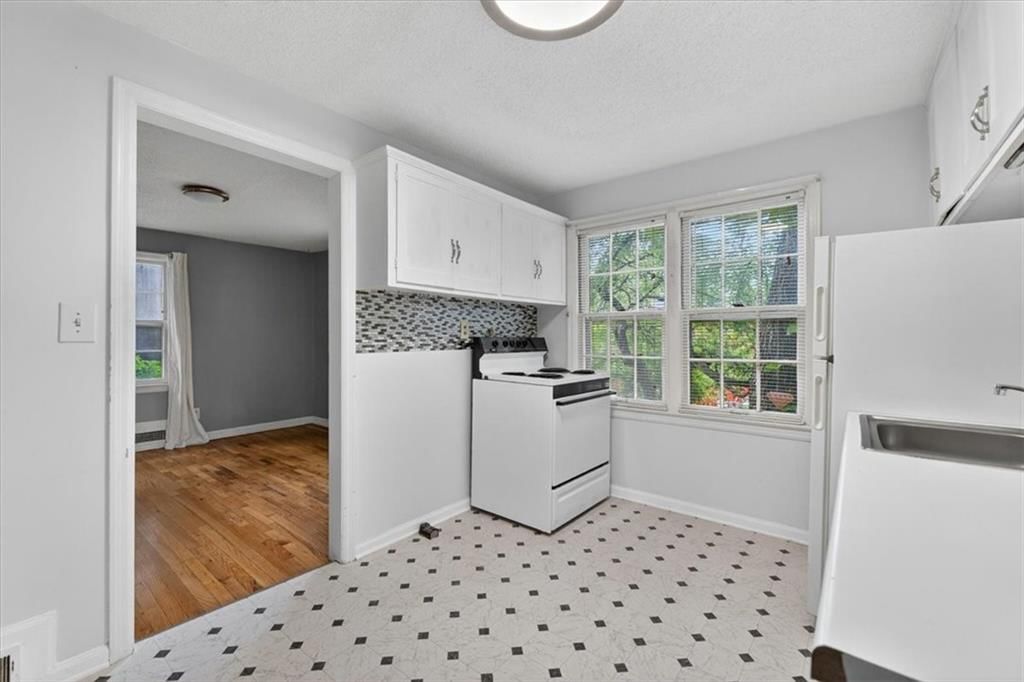 636 E 63rd Terrace — photo 7