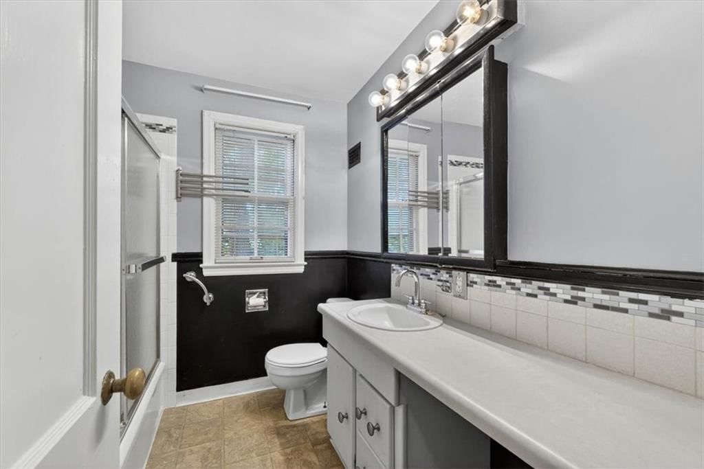 636 E 63rd Terrace — photo 10