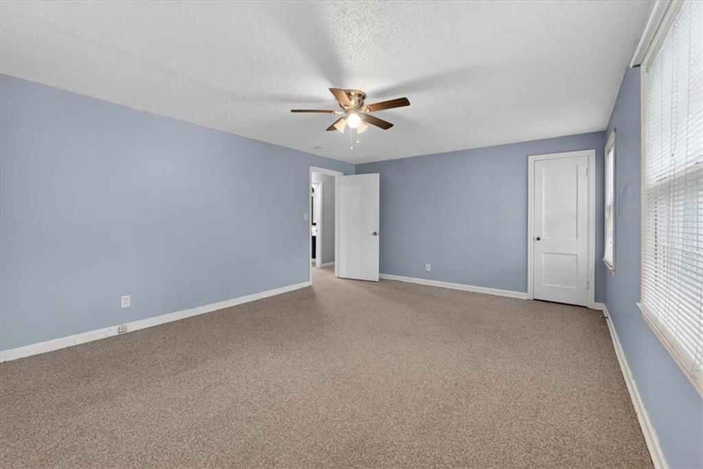 636 E 63rd Terrace — photo 11