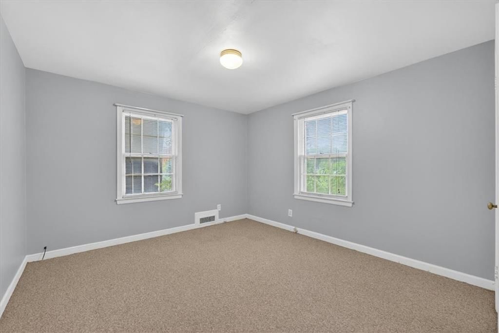 636 E 63rd Terrace — photo 12