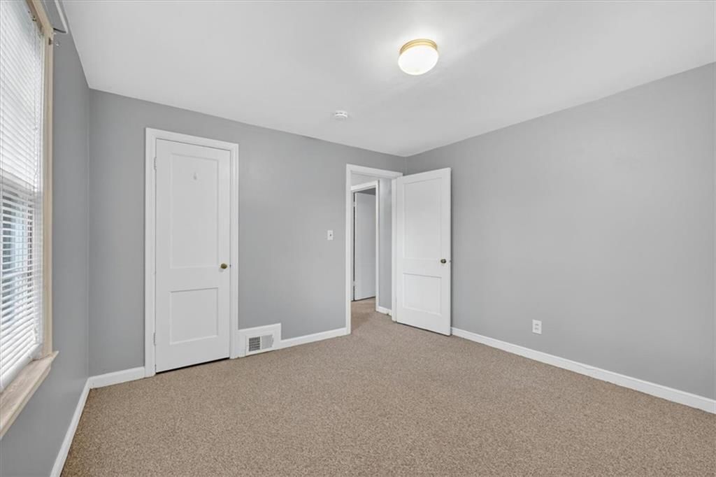 636 E 63rd Terrace — photo 13