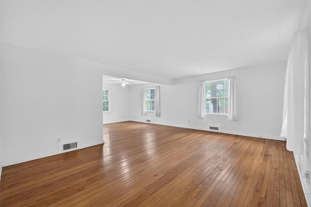 636 E 63rd Terrace — photo 15