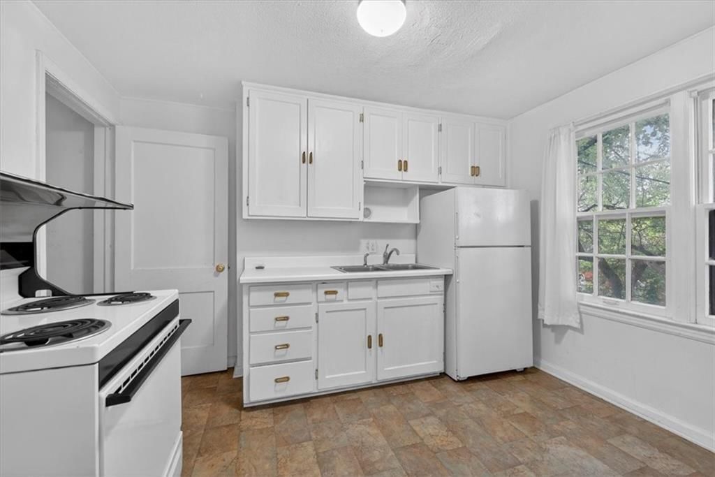 636 E 63rd Terrace — photo 19