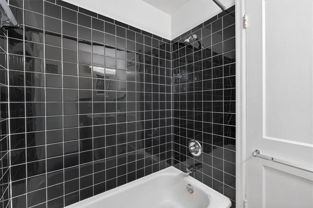 636 E 63rd Terrace — photo 26