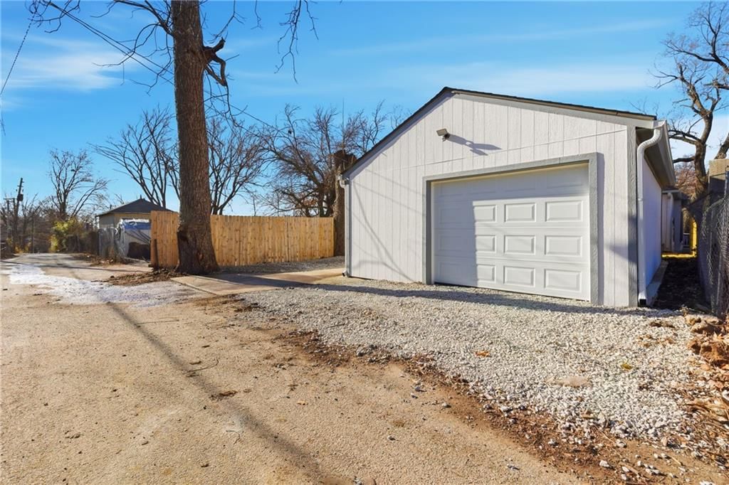 2315 Brighton Avenue — photo 11