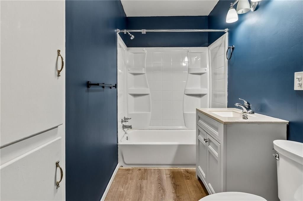 1003-1005 W College Street — photo 11