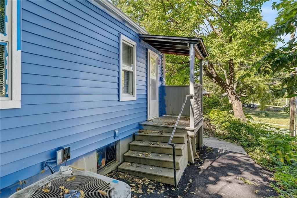 1003-1005 W College Street — photo 14