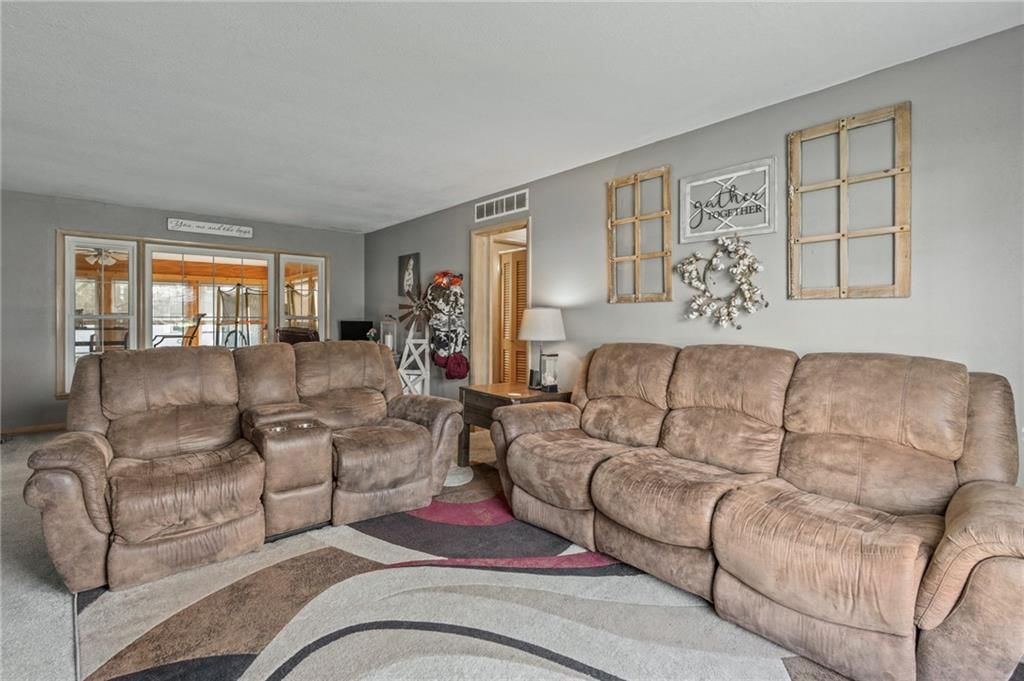 302 E Richardson Street — photo 4
