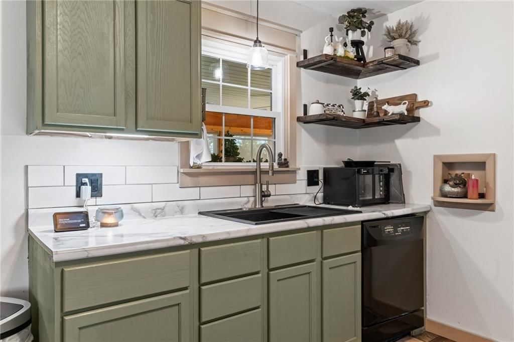 302 E Richardson Street — photo 13