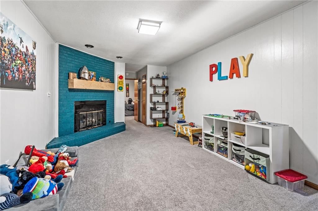 302 E Richardson Street — photo 16