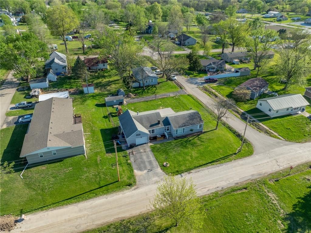 302 E Richardson Street — photo 34
