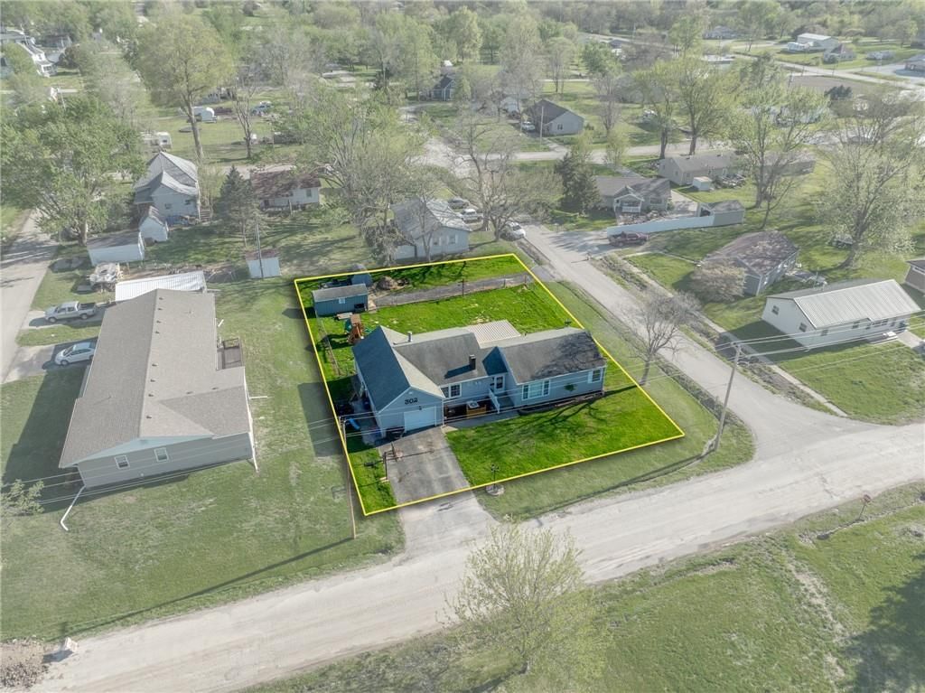 302 E Richardson Street — photo 37