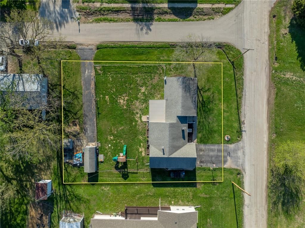 302 E Richardson Street — photo 38
