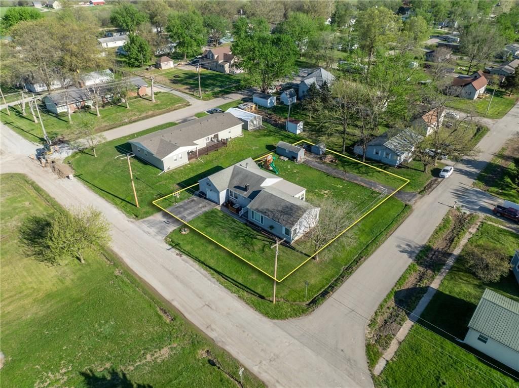 302 E Richardson Street — photo 39