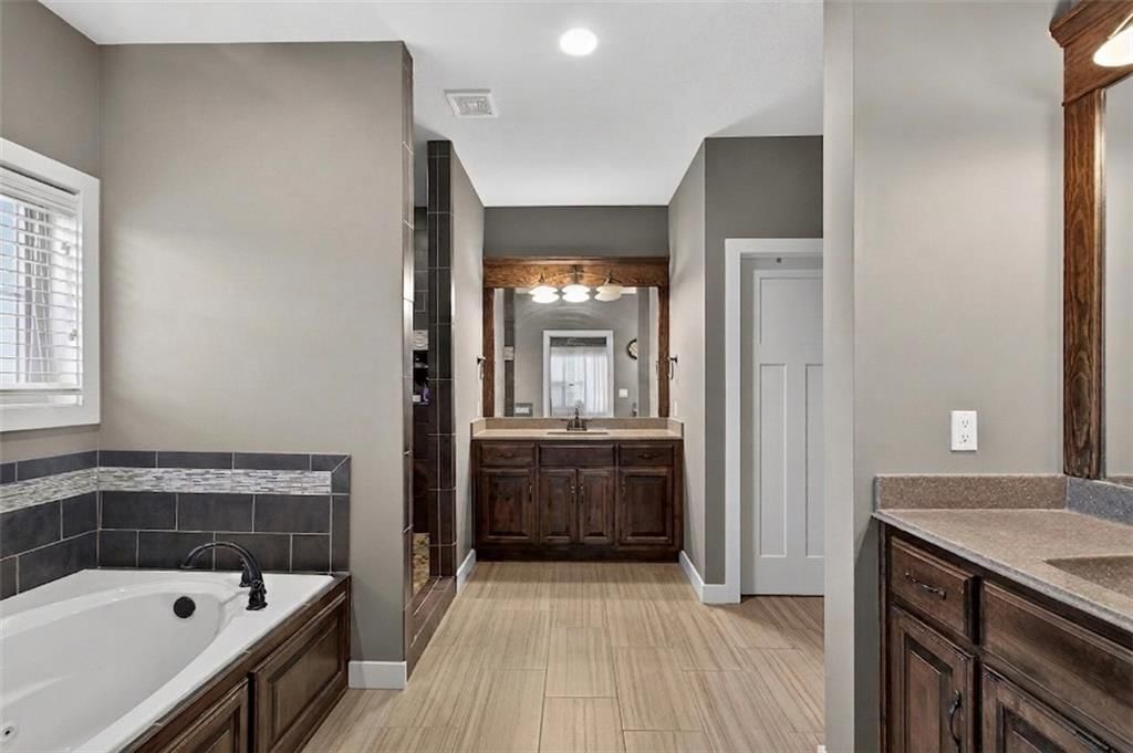 10509 N Hedges Avenue — photo 20