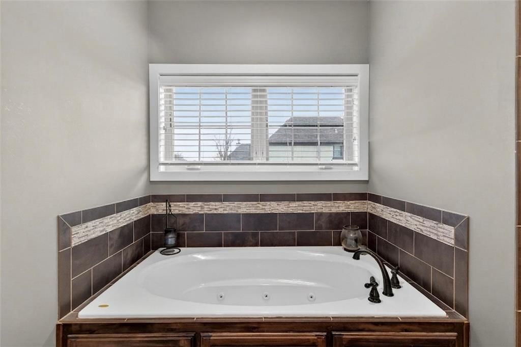 10509 N Hedges Avenue — photo 21