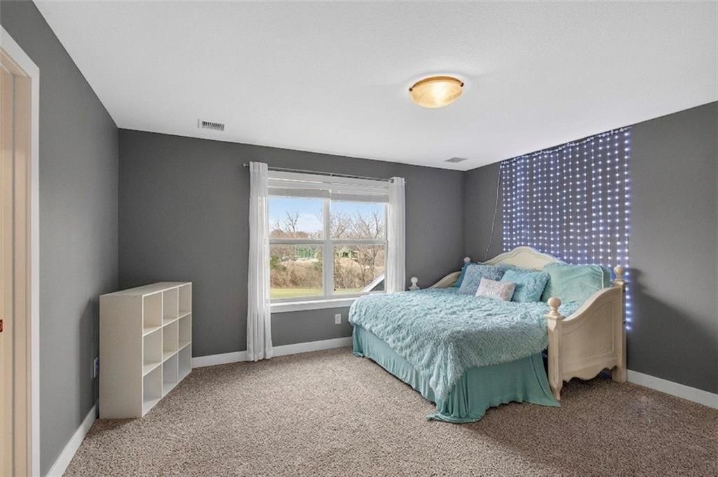 10509 N Hedges Avenue — photo 29