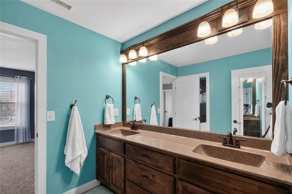 10509 N Hedges Avenue — photo 30