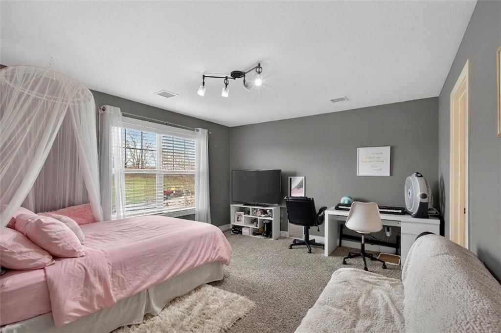 10509 N Hedges Avenue — photo 31