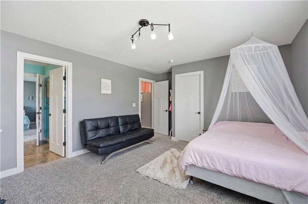 10509 N Hedges Avenue — photo 32