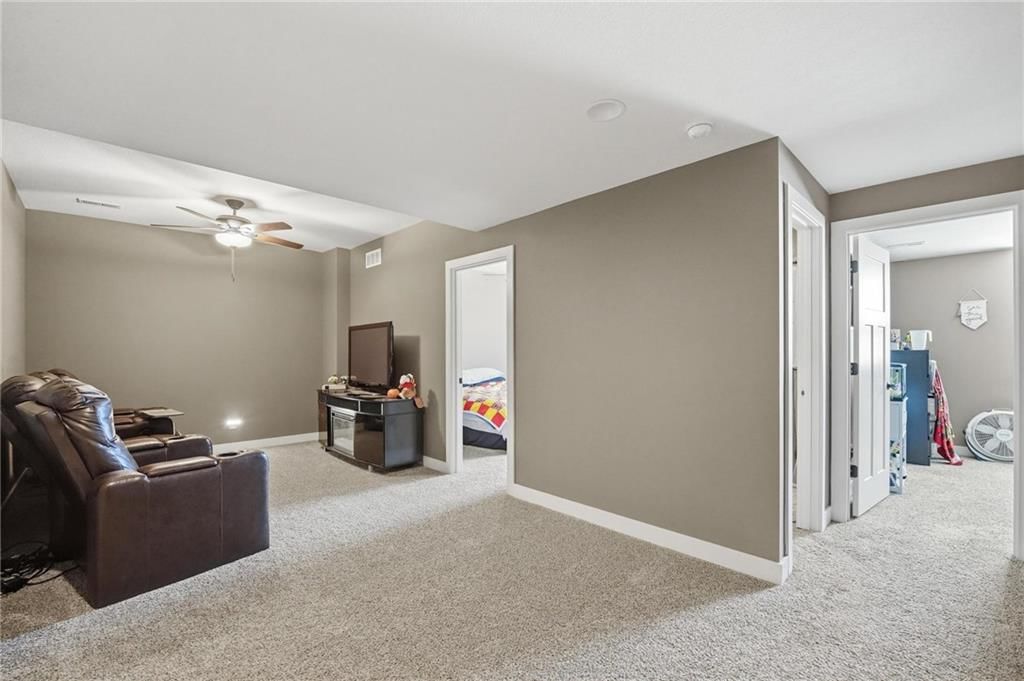 10509 N Hedges Avenue — photo 33
