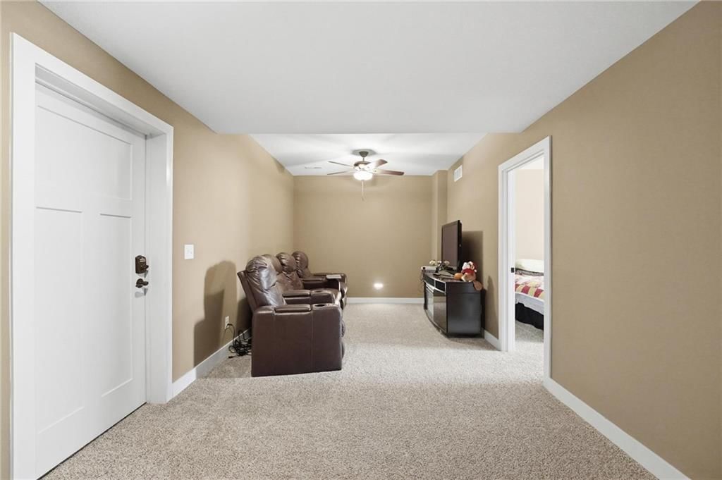 10509 N Hedges Avenue — photo 34