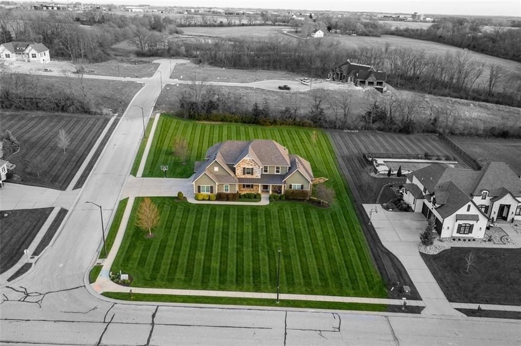 10509 N Hedges Avenue — photo 40