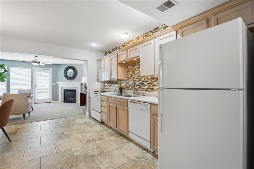 8335 N Kensington Avenue — photo 2