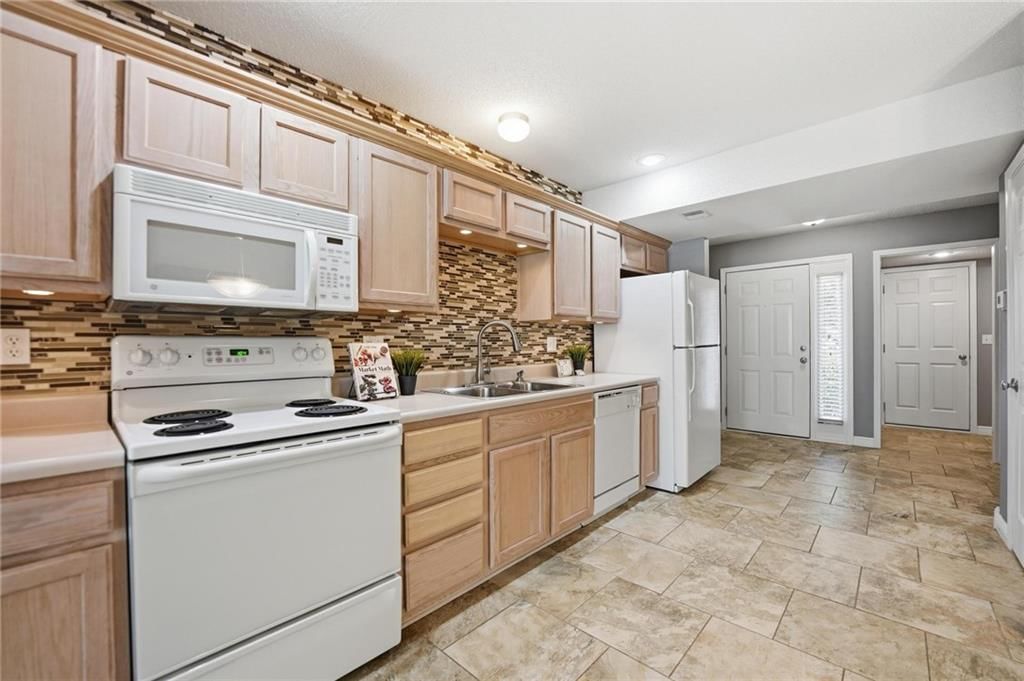 8335 N Kensington Avenue — photo 4