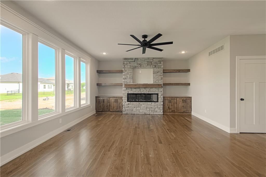 2344 Foxtail Drive — photo 8