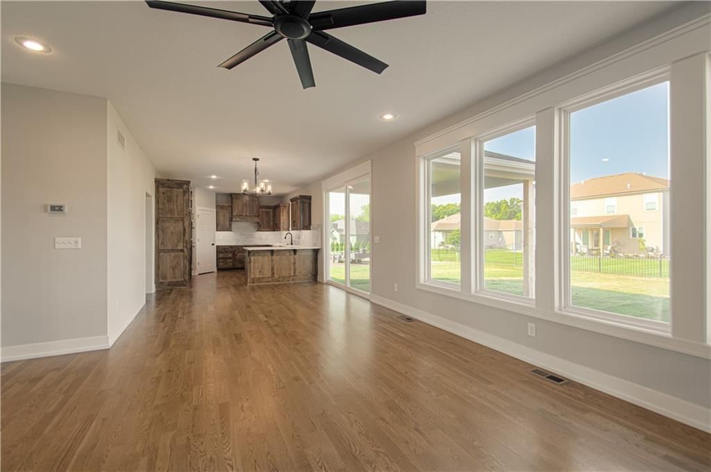 2344 Foxtail Drive — photo 9