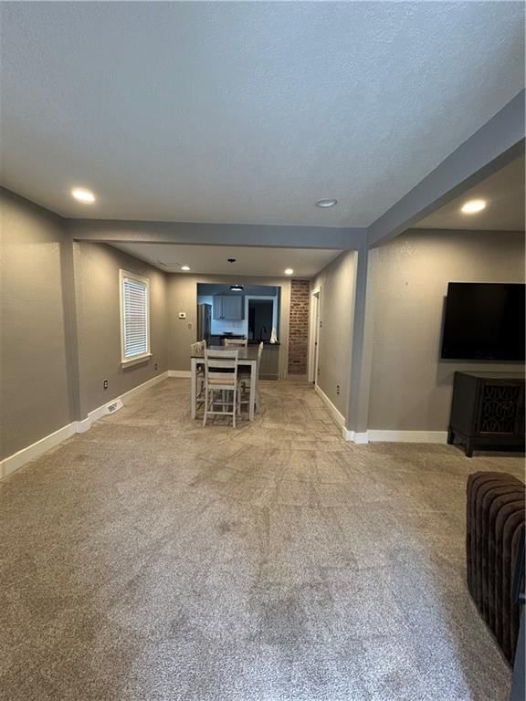 5231 Gladstone Boulevard — photo 2