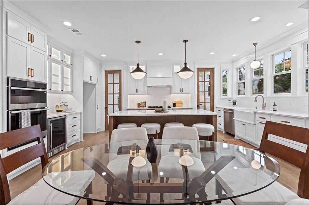 4620 W 70th Terrace, Prairie Village, KS