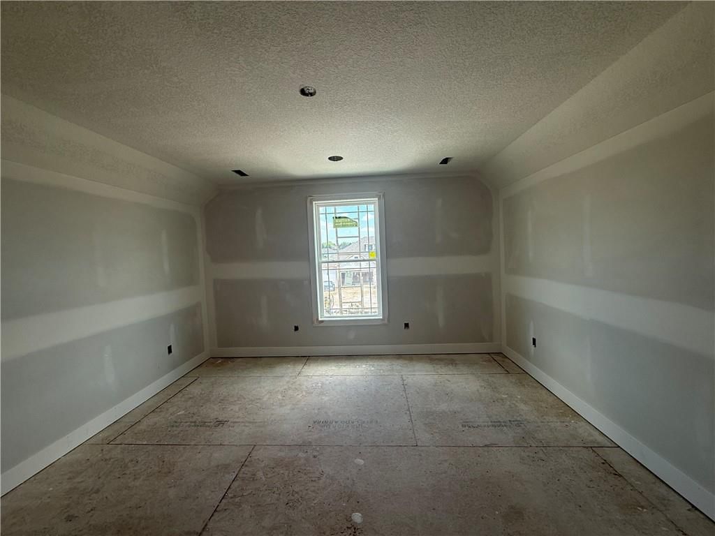 2340 Foxtail Drive — photo 9