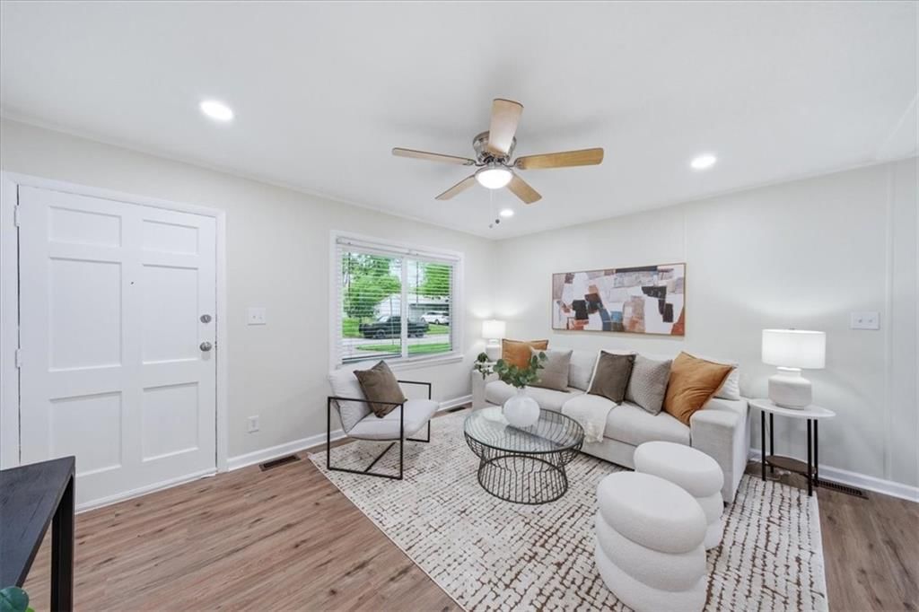 1736 Brook Street — photo 3