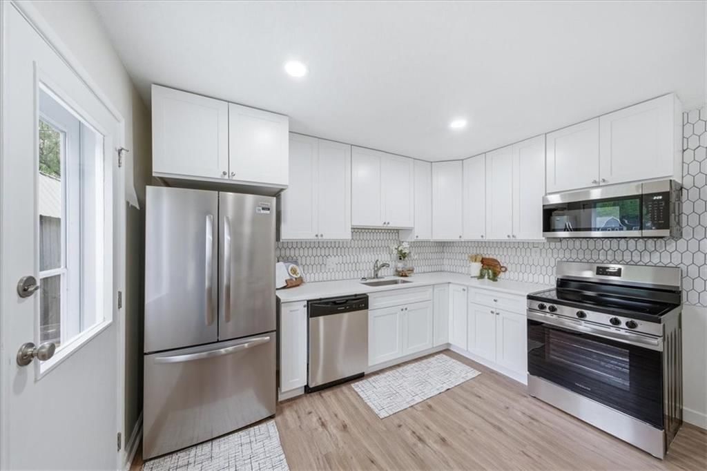 1736 Brook Street — photo 8