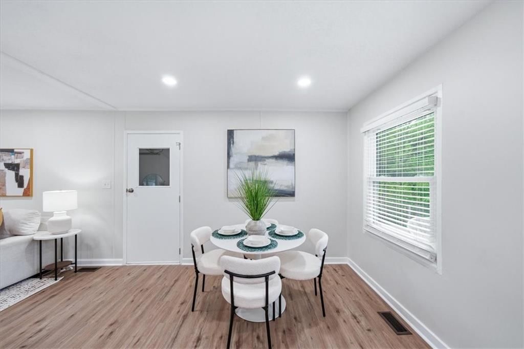 1736 Brook Street — photo 9