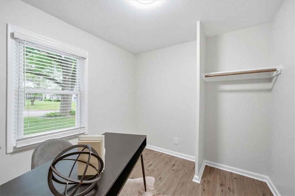 1736 Brook Street — photo 17