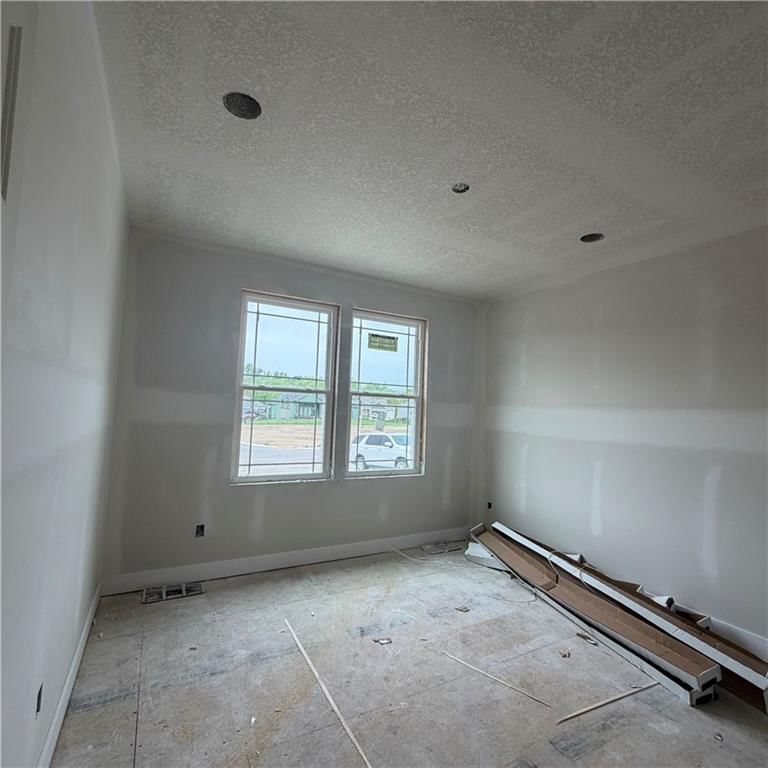 2351 Foxtail Drive — photo 9